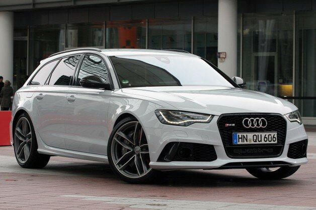 2013 Audi RS6 Avant front angle view