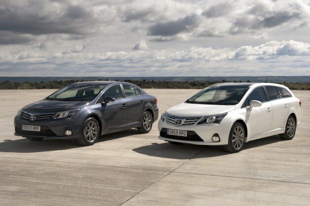 2013 Toyota Avensis photos