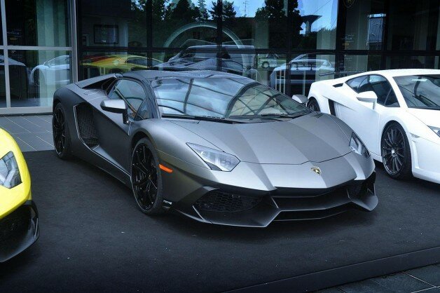 Lamborghini Aventador LP720-4 50° Anniversario Roadster photos