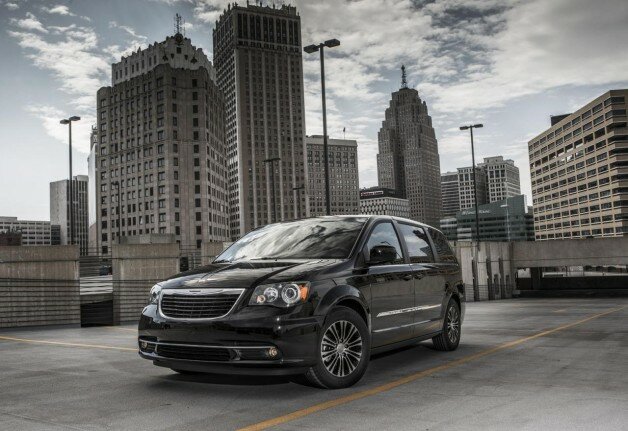 2013 Chrysler Town & Country Photos