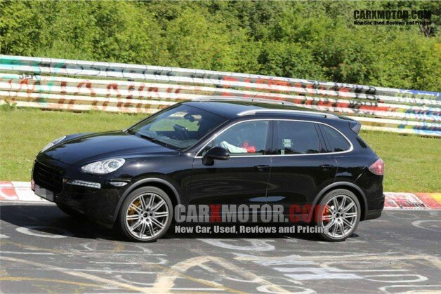 2015 Porsche Cayenne facelift spy photo at Nurburgring