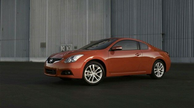 2010 Nissan Altima Coupe facelift photos