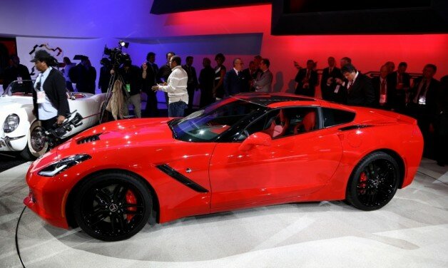 2014 Chevrolet Corvette Stingray live in Detroit Auto Show 2013 Photos